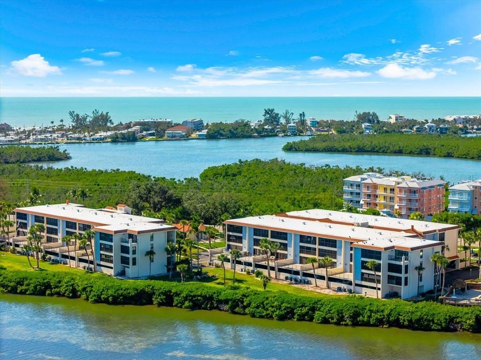 На продажу: $485,000 (2 спален, 2 ванн, 1070 Квадратных фут)