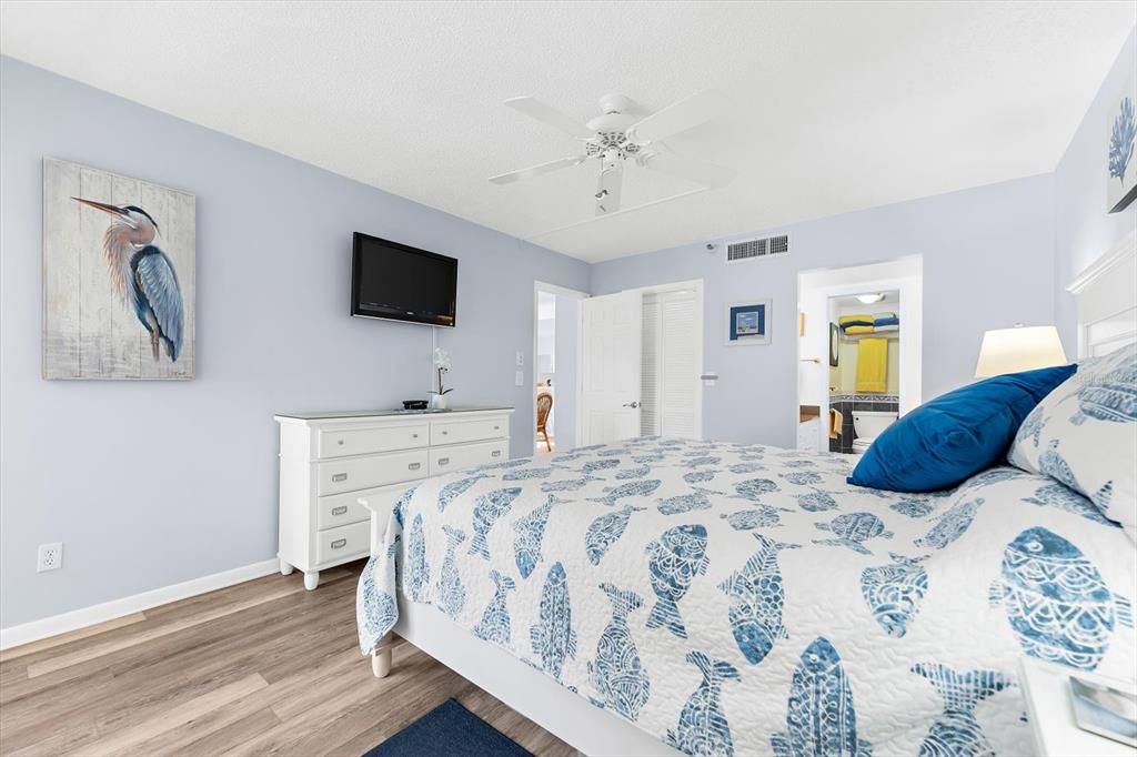 На продажу: $485,000 (2 спален, 2 ванн, 1070 Квадратных фут)