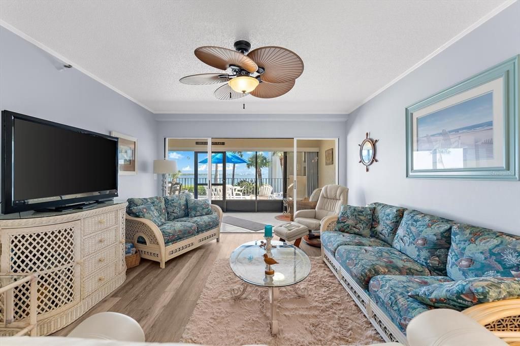 На продажу: $485,000 (2 спален, 2 ванн, 1070 Квадратных фут)