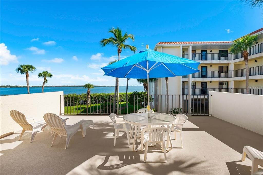 На продажу: $485,000 (2 спален, 2 ванн, 1070 Квадратных фут)