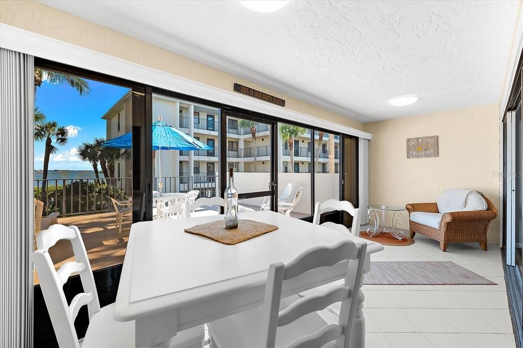 На продажу: $485,000 (2 спален, 2 ванн, 1070 Квадратных фут)