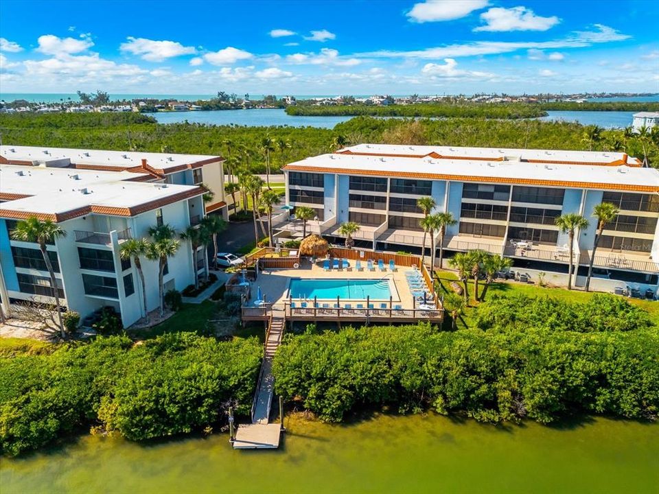 На продажу: $485,000 (2 спален, 2 ванн, 1070 Квадратных фут)