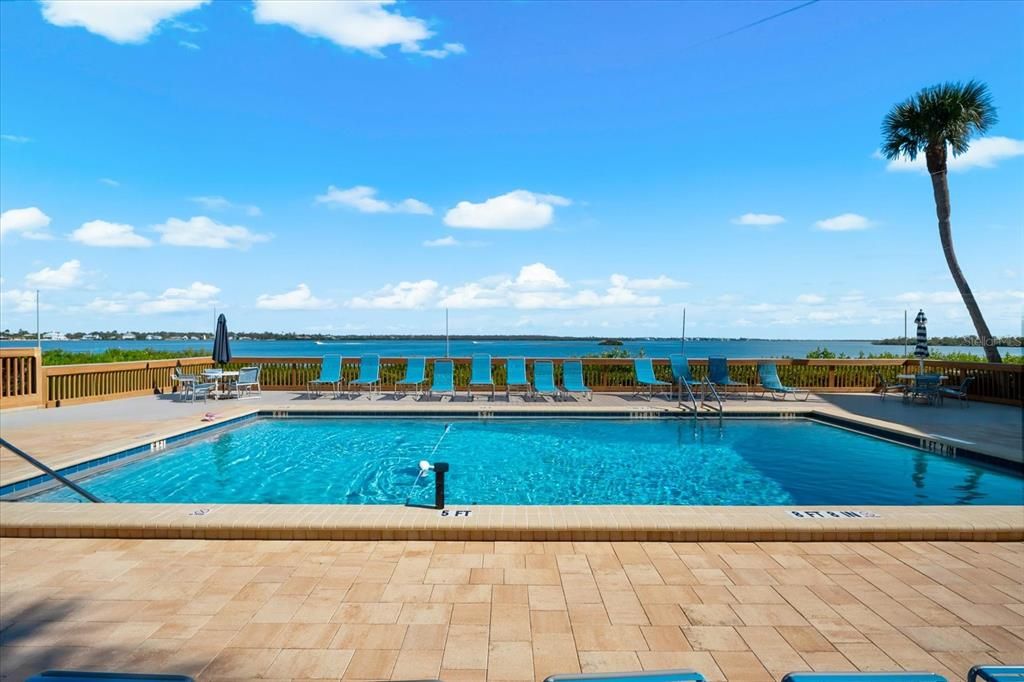 На продажу: $485,000 (2 спален, 2 ванн, 1070 Квадратных фут)