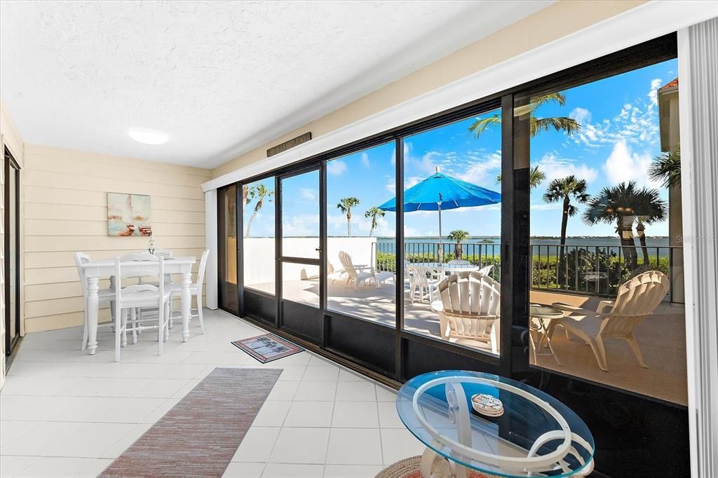 На продажу: $485,000 (2 спален, 2 ванн, 1070 Квадратных фут)