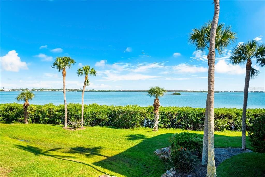 На продажу: $485,000 (2 спален, 2 ванн, 1070 Квадратных фут)