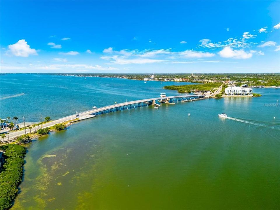 На продажу: $485,000 (2 спален, 2 ванн, 1070 Квадратных фут)