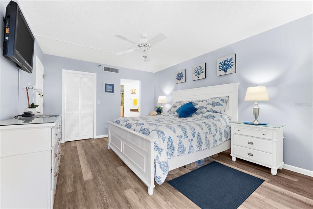 На продажу: $485,000 (2 спален, 2 ванн, 1070 Квадратных фут)