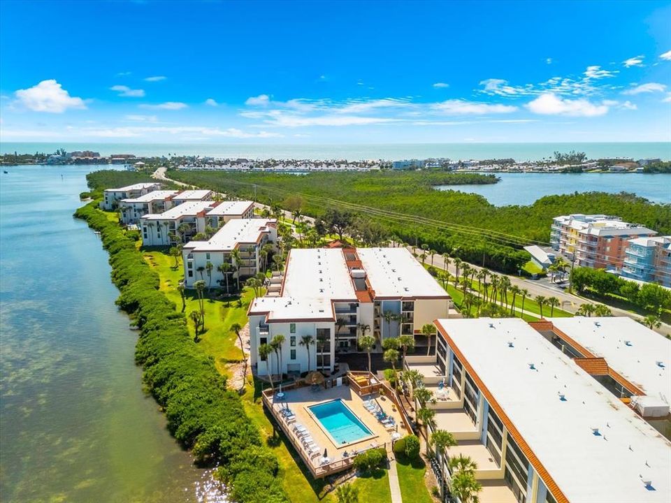 На продажу: $485,000 (2 спален, 2 ванн, 1070 Квадратных фут)