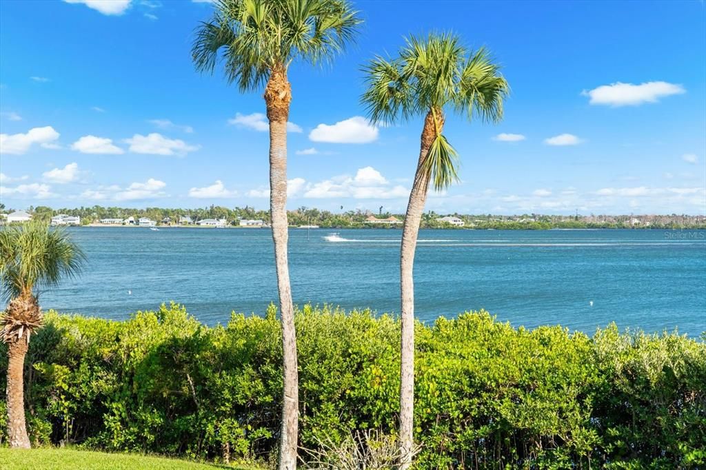 На продажу: $485,000 (2 спален, 2 ванн, 1070 Квадратных фут)