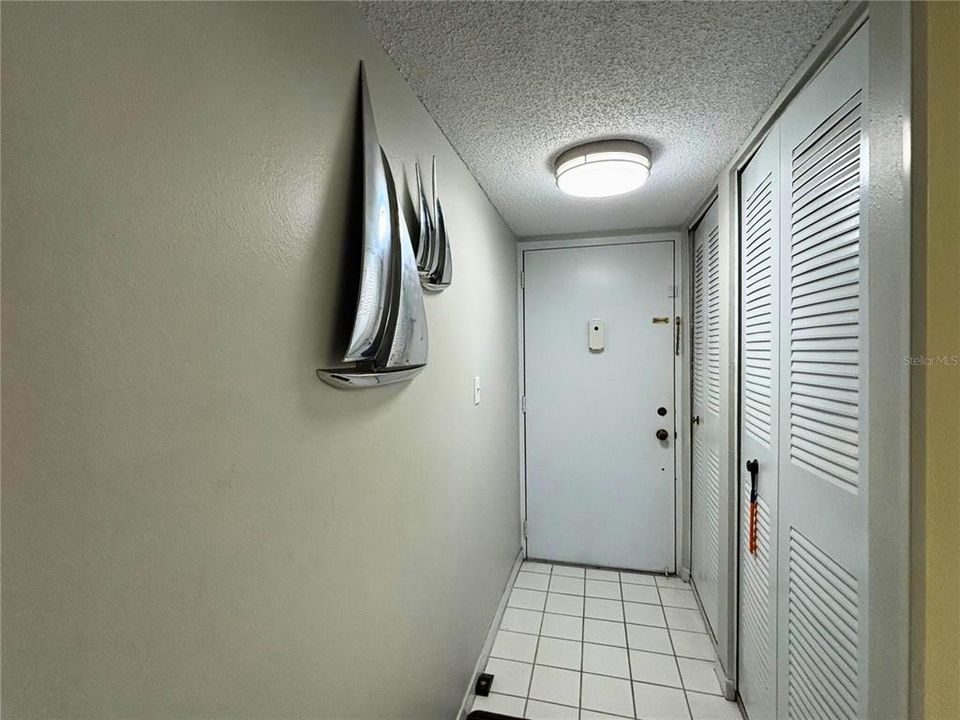 На продажу: $569,000 (2 спален, 2 ванн, 935 Квадратных фут)