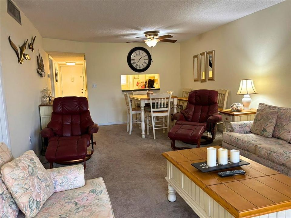 На продажу: $569,000 (2 спален, 2 ванн, 935 Квадратных фут)