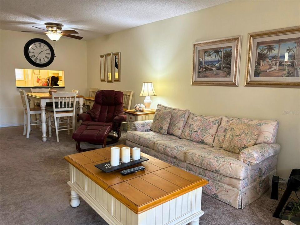 На продажу: $569,000 (2 спален, 2 ванн, 935 Квадратных фут)