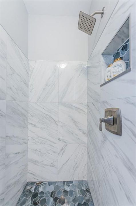 待售: $649,000 (4 贝兹, 2 浴室, 2011 平方英尺)