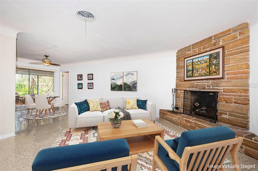 待售: $649,000 (4 贝兹, 2 浴室, 2011 平方英尺)