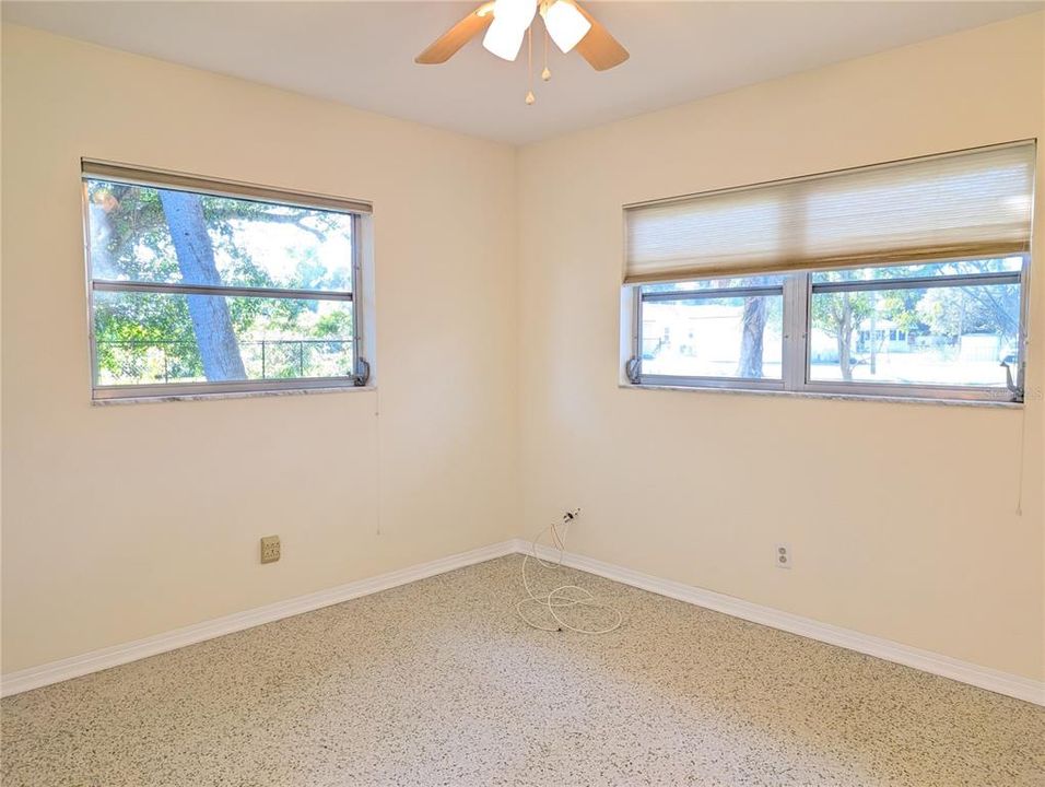 待售: $649,000 (4 贝兹, 2 浴室, 2011 平方英尺)