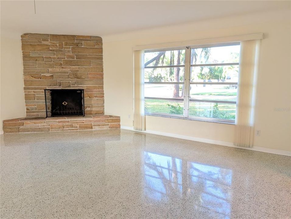 待售: $649,000 (4 贝兹, 2 浴室, 2011 平方英尺)