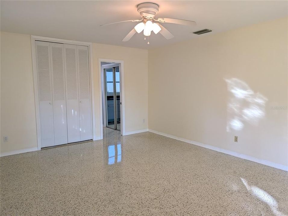 待售: $649,000 (4 贝兹, 2 浴室, 2011 平方英尺)