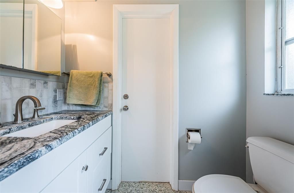 待售: $649,000 (4 贝兹, 2 浴室, 2011 平方英尺)