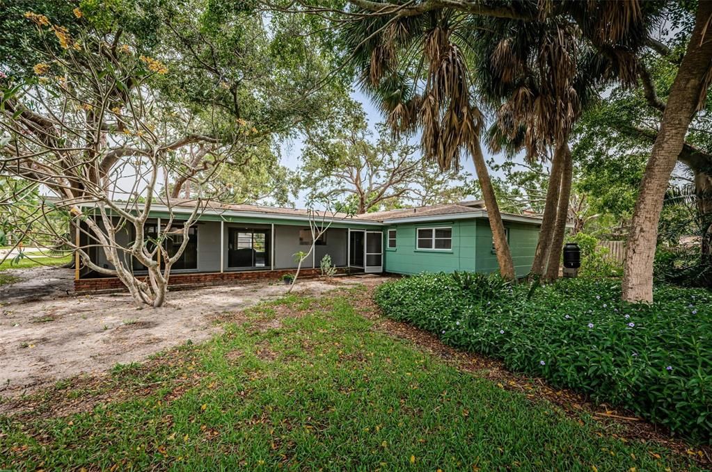 待售: $649,000 (4 贝兹, 2 浴室, 2011 平方英尺)