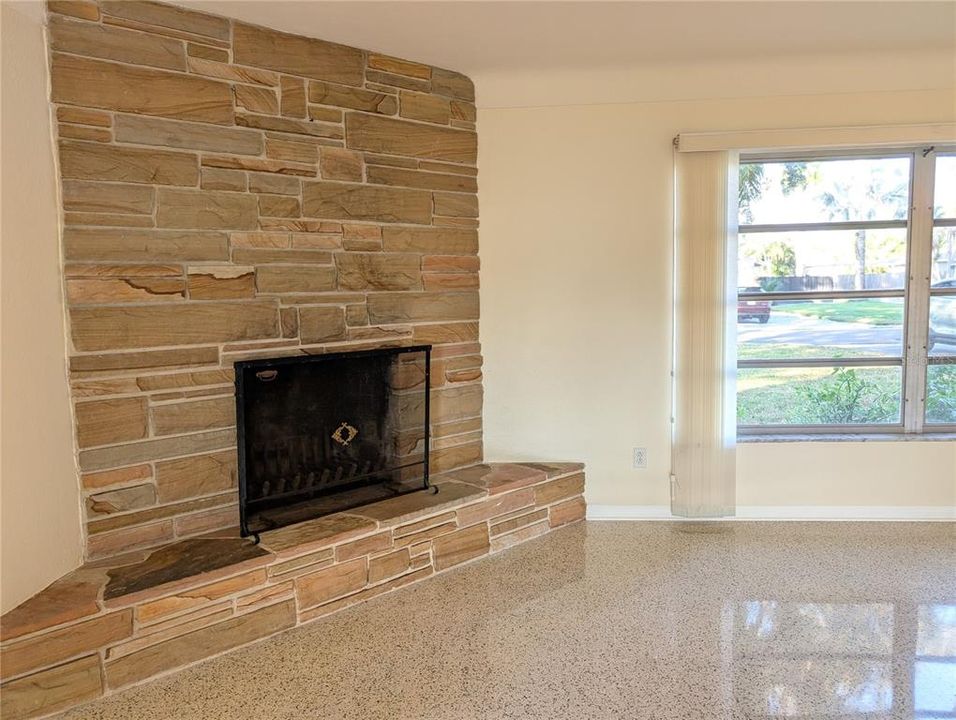 待售: $649,000 (4 贝兹, 2 浴室, 2011 平方英尺)