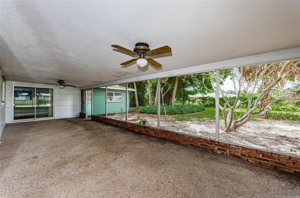 待售: $649,000 (4 贝兹, 2 浴室, 2011 平方英尺)