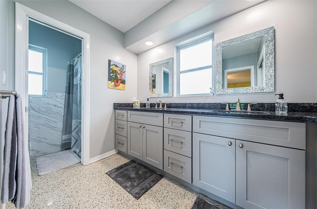 待售: $649,000 (4 贝兹, 2 浴室, 2011 平方英尺)