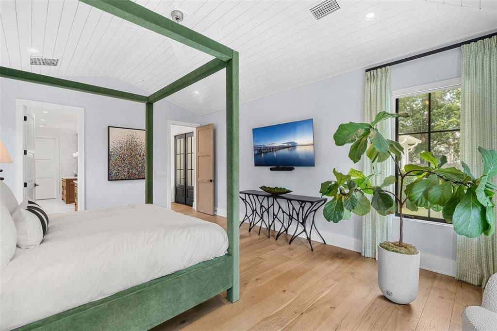 For Sale: $3,250,000 (5 beds, 5 baths, 4296 Square Feet)