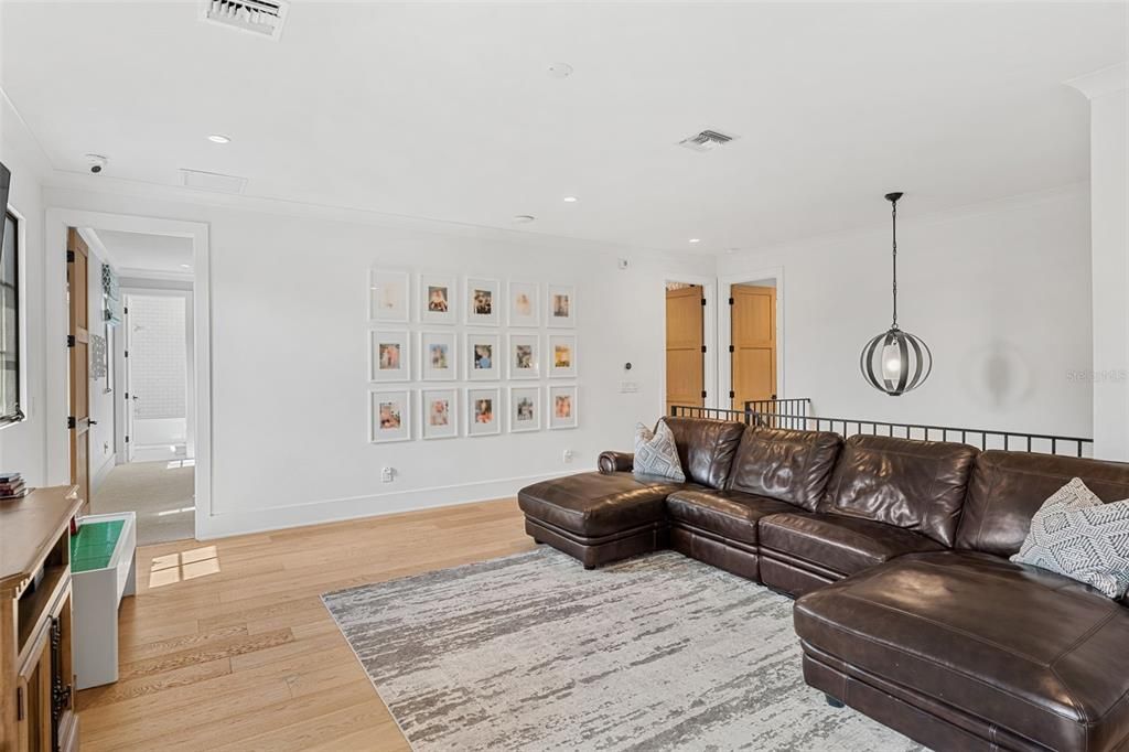 For Sale: $3,250,000 (5 beds, 5 baths, 4296 Square Feet)