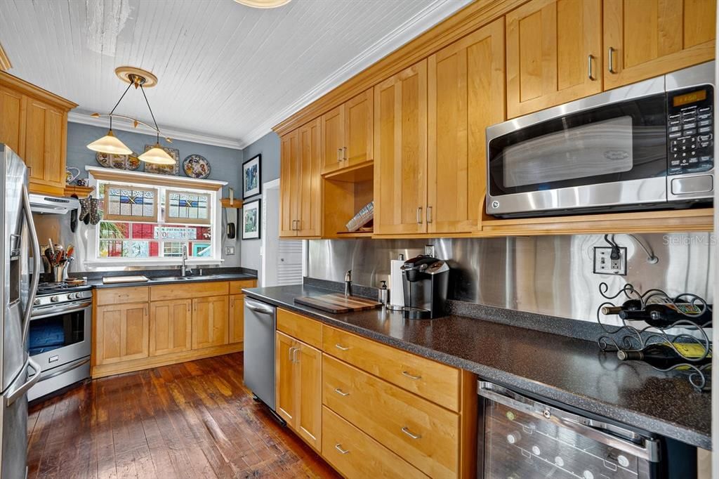 For Sale: $1,475,000 (4 beds, 3 baths, 1905 Square Feet)