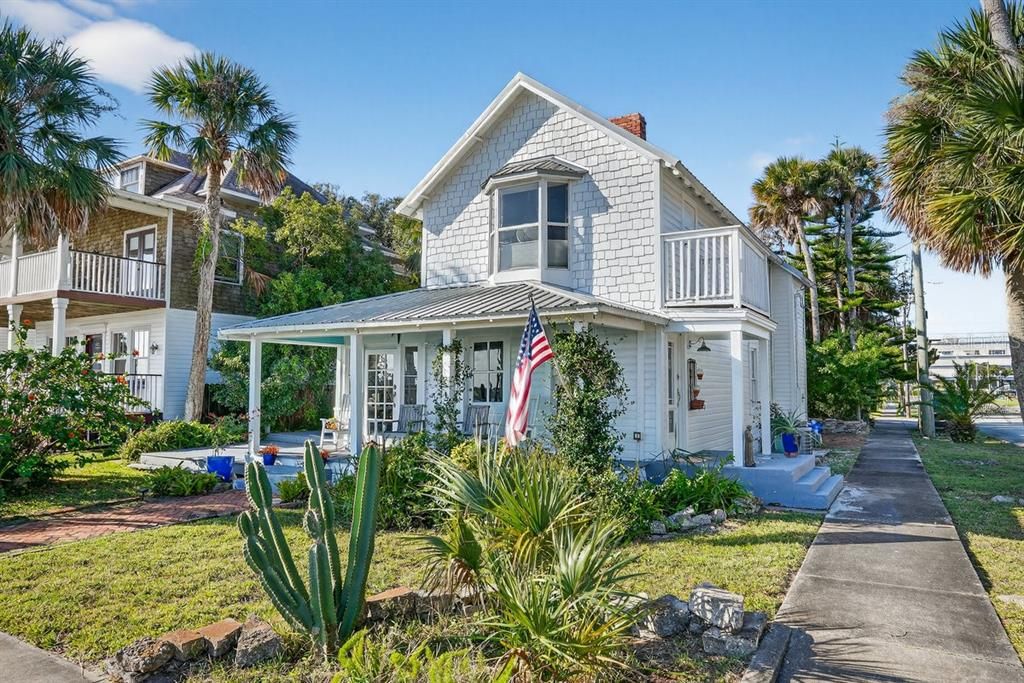 For Sale: $1,475,000 (4 beds, 3 baths, 1905 Square Feet)