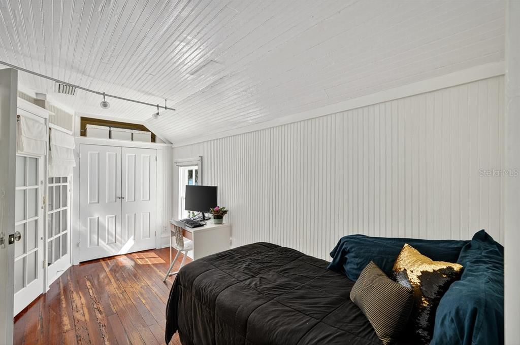 For Sale: $1,475,000 (4 beds, 3 baths, 1905 Square Feet)