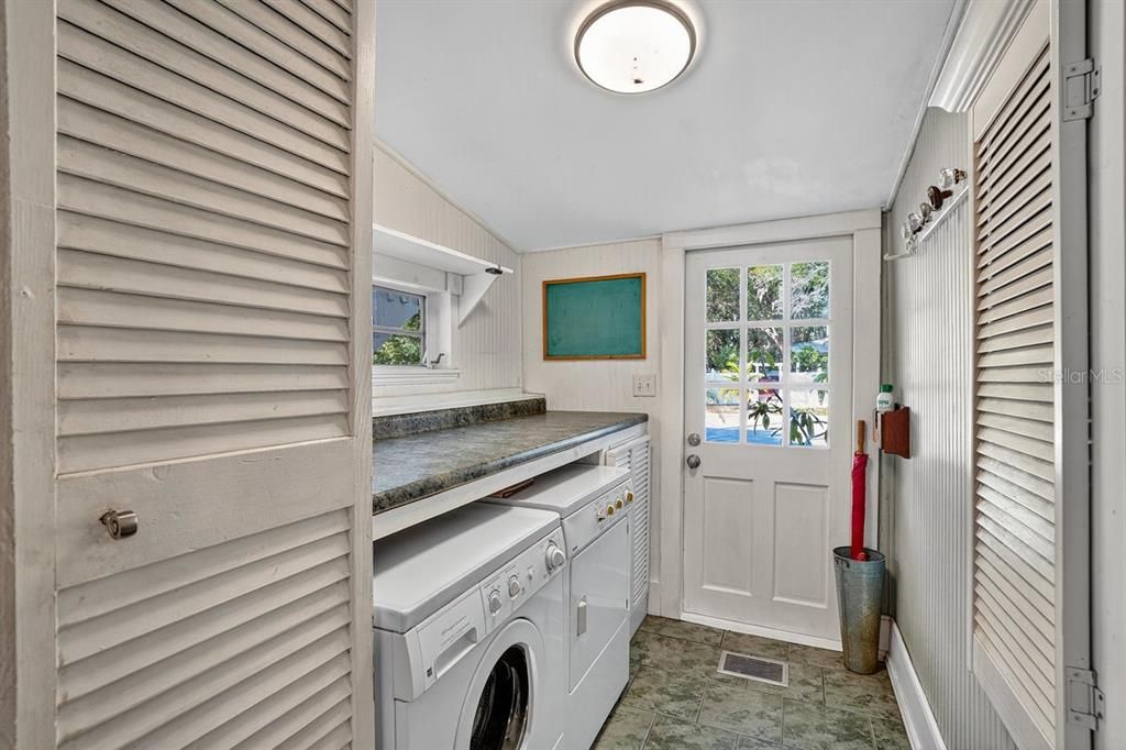 For Sale: $1,475,000 (4 beds, 3 baths, 1905 Square Feet)