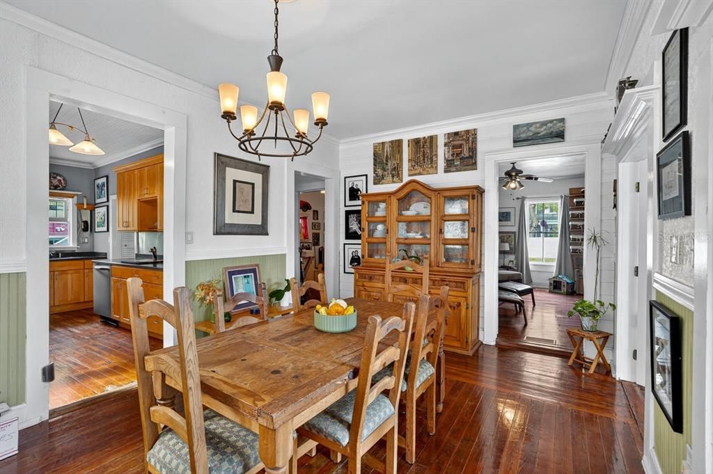 For Sale: $1,475,000 (4 beds, 3 baths, 1905 Square Feet)