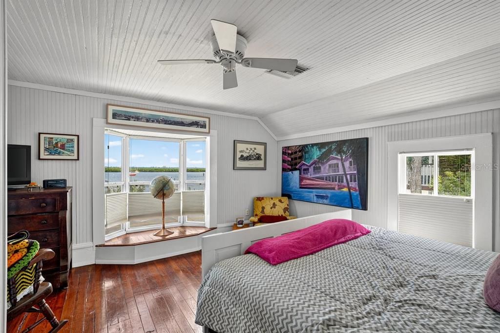 For Sale: $1,475,000 (4 beds, 3 baths, 1905 Square Feet)