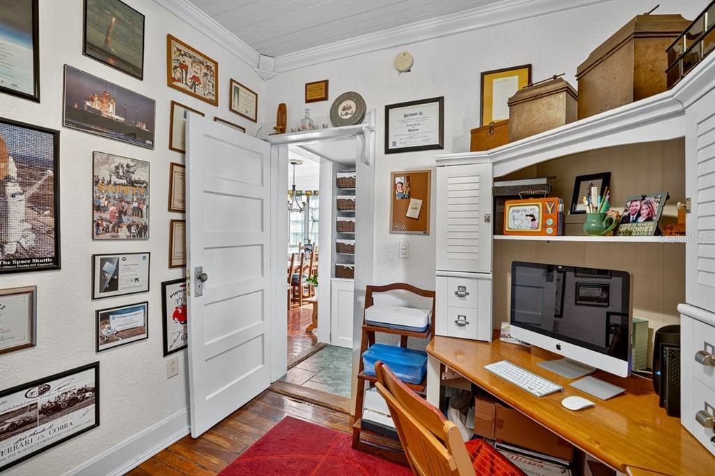 For Sale: $1,475,000 (4 beds, 3 baths, 1905 Square Feet)