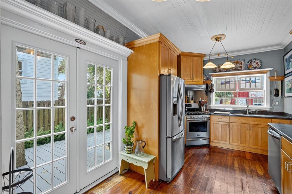 For Sale: $1,475,000 (4 beds, 3 baths, 1905 Square Feet)