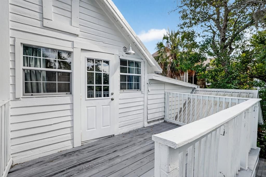 For Sale: $1,475,000 (4 beds, 3 baths, 1905 Square Feet)