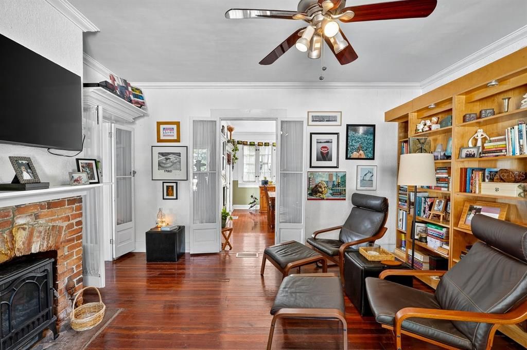 For Sale: $1,475,000 (4 beds, 3 baths, 1905 Square Feet)