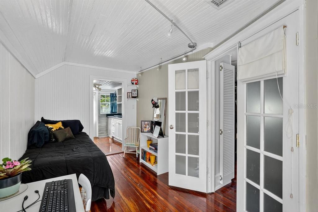 For Sale: $1,475,000 (4 beds, 3 baths, 1905 Square Feet)