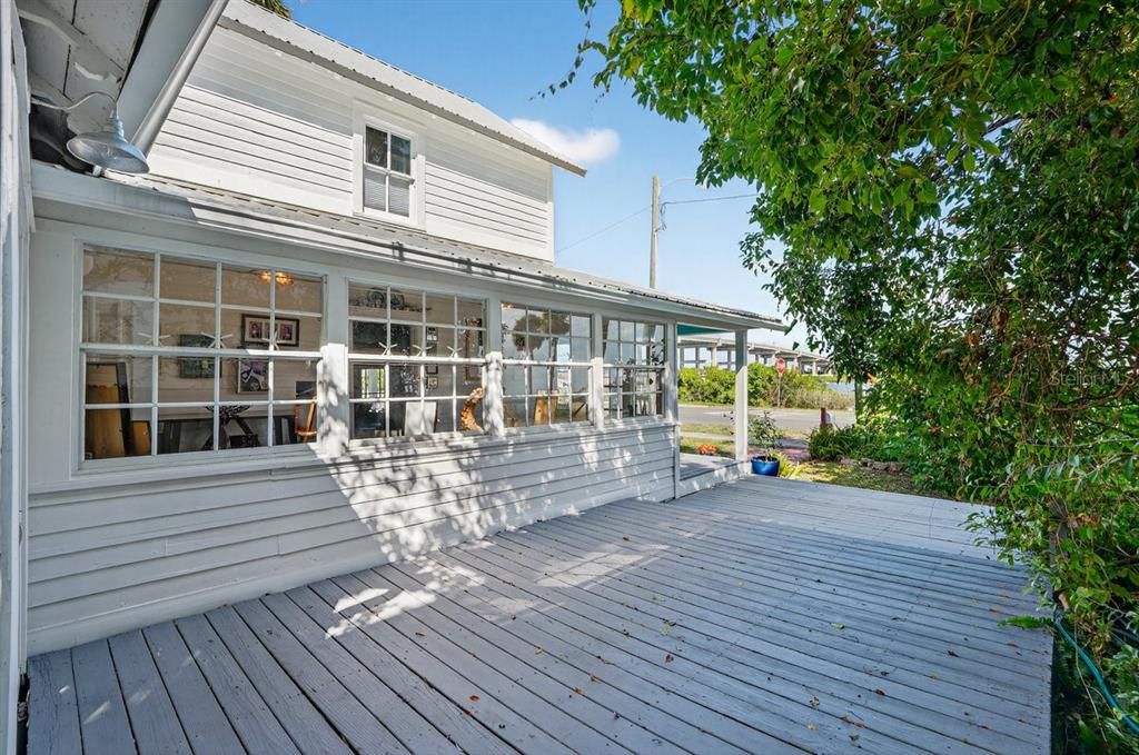 For Sale: $1,475,000 (4 beds, 3 baths, 1905 Square Feet)