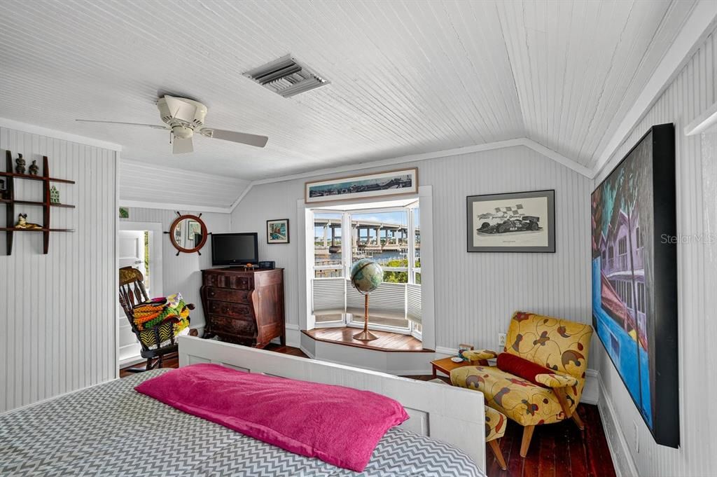 For Sale: $1,475,000 (4 beds, 3 baths, 1905 Square Feet)