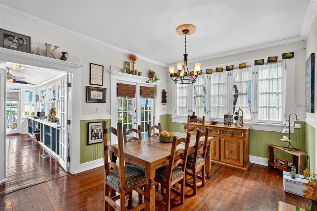 For Sale: $1,475,000 (4 beds, 3 baths, 1905 Square Feet)