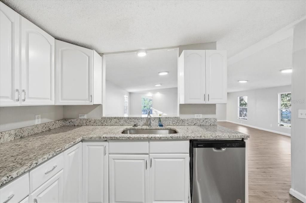 En Venta: $250,000 (3 camas, 2 baños, 1288 Pies cuadrados)