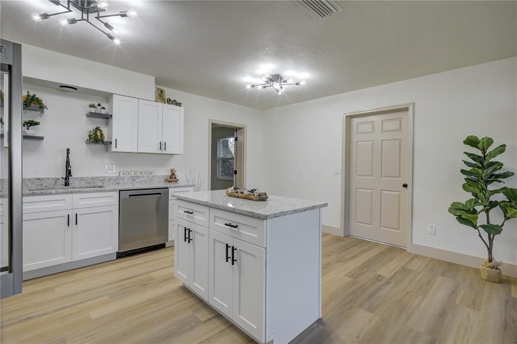 Activo con contrato: $225,000 (3 camas, 2 baños, 1252 Pies cuadrados)