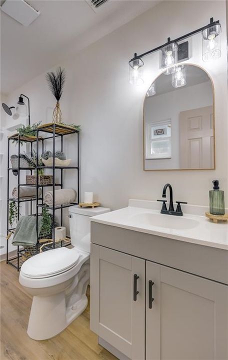 Activo con contrato: $225,000 (3 camas, 2 baños, 1252 Pies cuadrados)