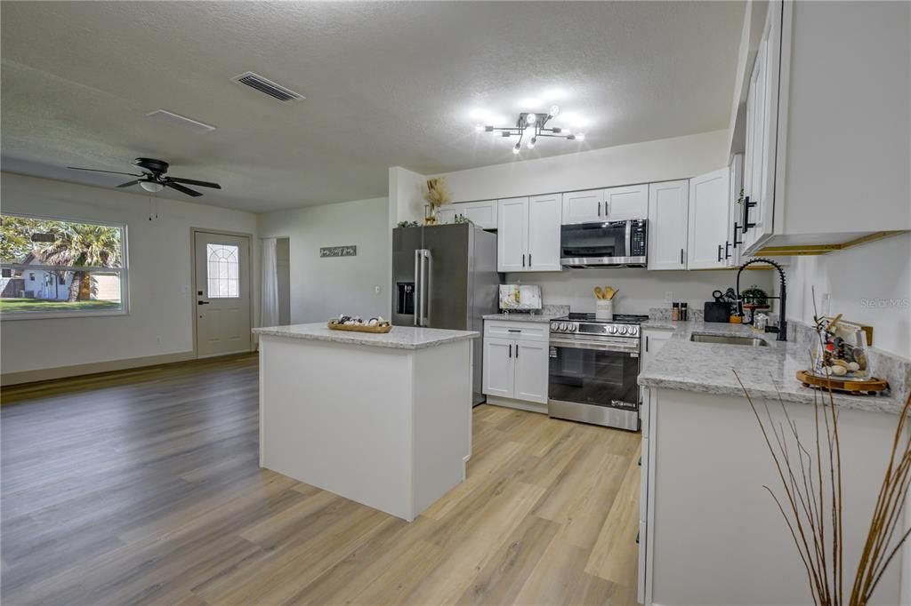 Activo con contrato: $225,000 (3 camas, 2 baños, 1252 Pies cuadrados)