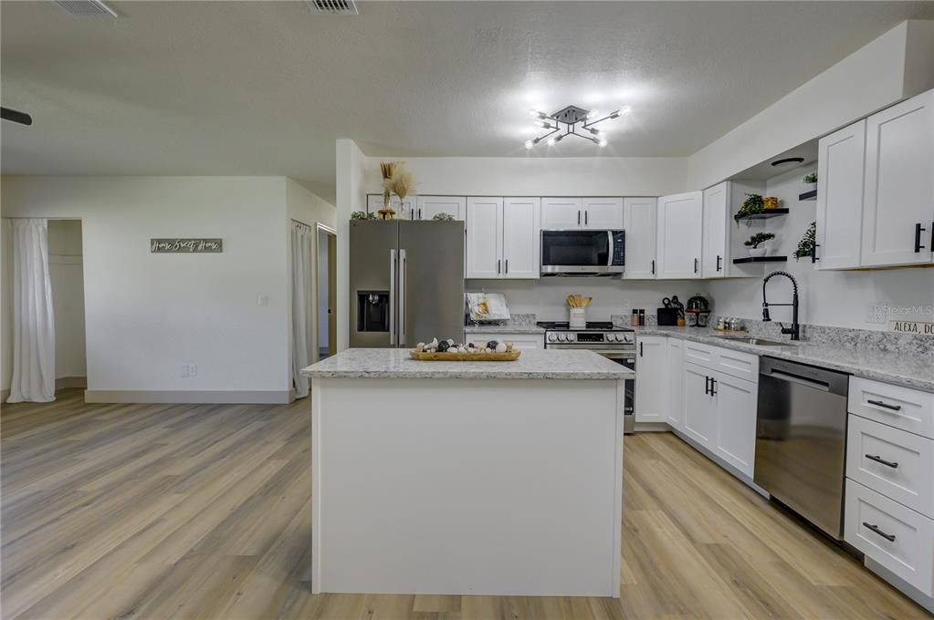 Activo con contrato: $225,000 (3 camas, 2 baños, 1252 Pies cuadrados)