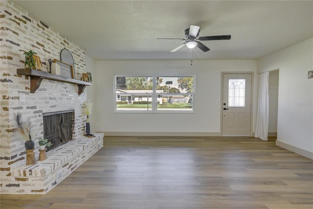 Activo con contrato: $225,000 (3 camas, 2 baños, 1252 Pies cuadrados)