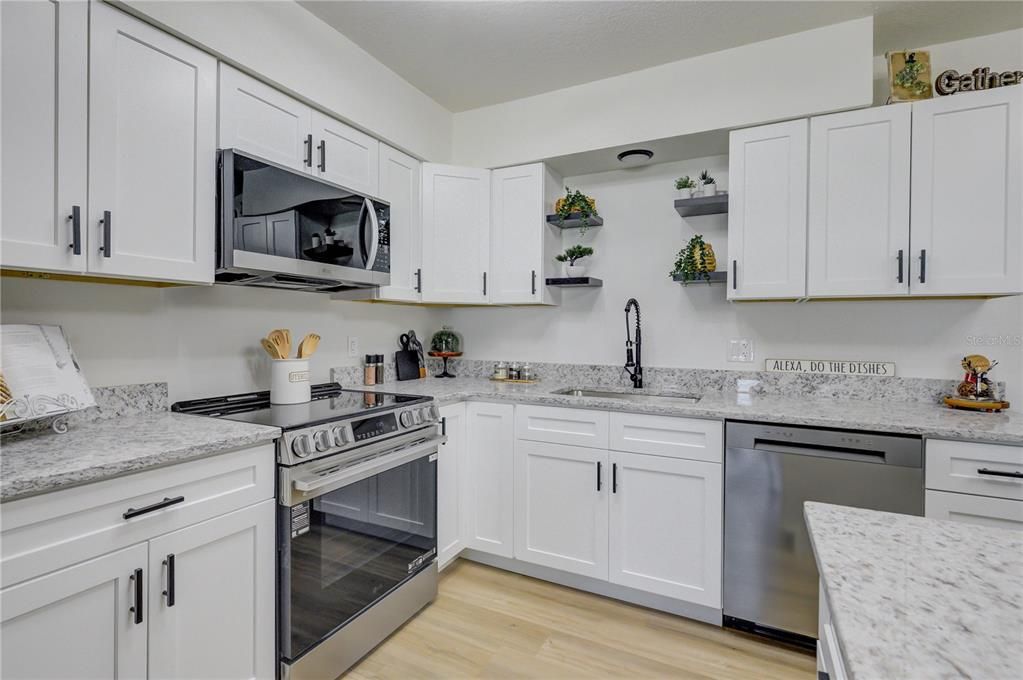 Activo con contrato: $225,000 (3 camas, 2 baños, 1252 Pies cuadrados)