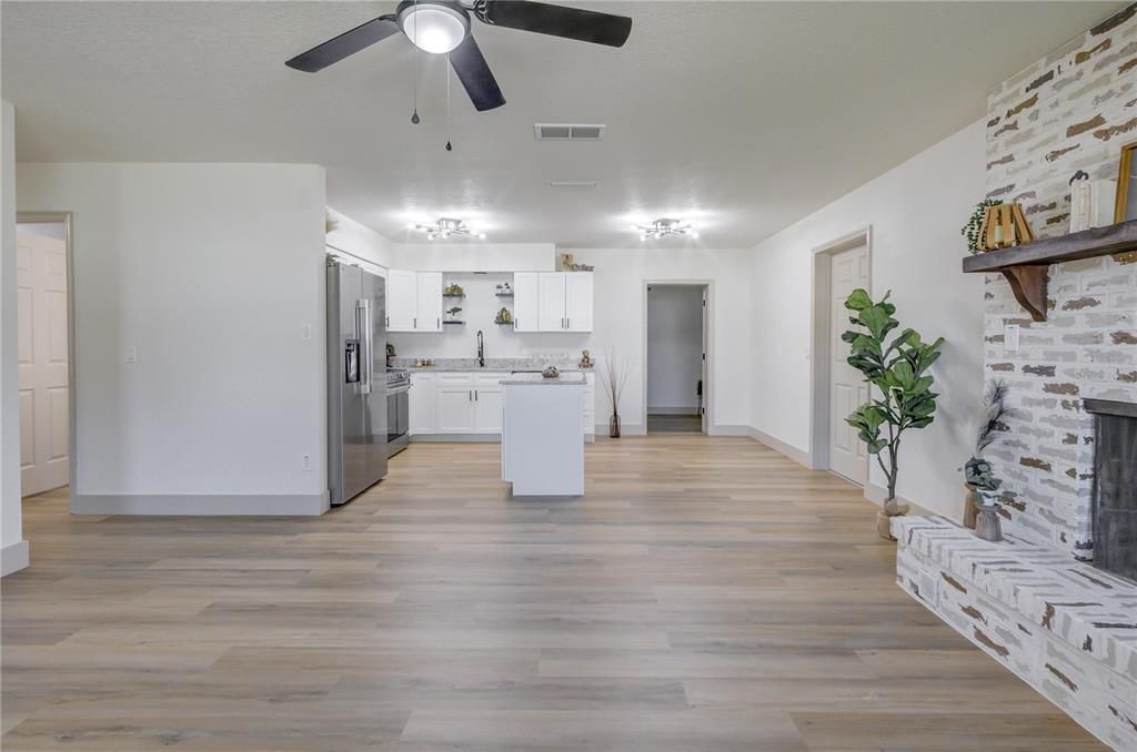 Activo con contrato: $225,000 (3 camas, 2 baños, 1252 Pies cuadrados)